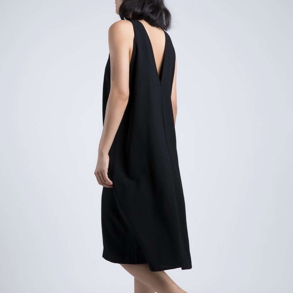 SALE Kaarem __ NWOT Radial Back V midi Dress, Black